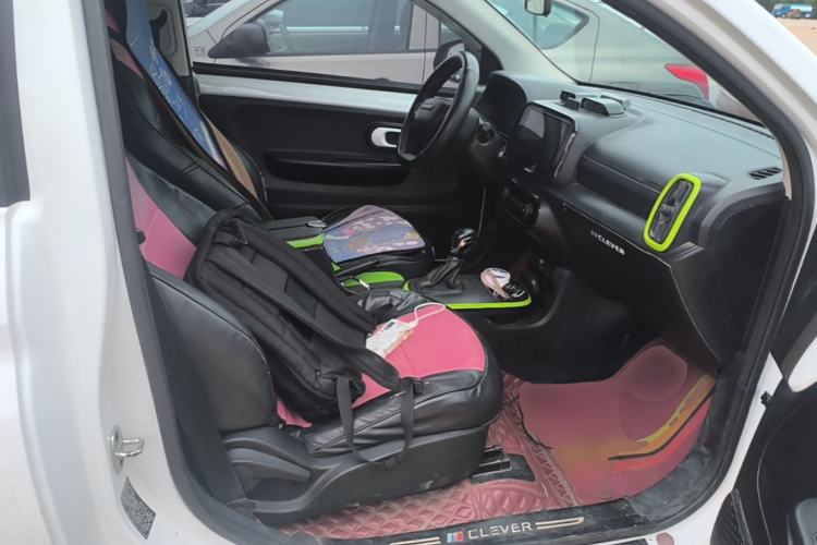 Used Roewe Clever 2021 302 km New Four-Seater Super-Efficient Version Right Front Seat