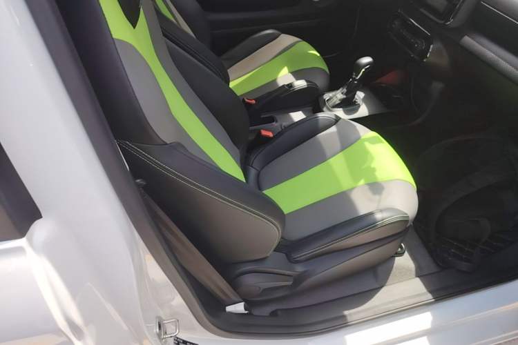 Used Roewe Clever 2021 302km All-Round Version Right Front Seat