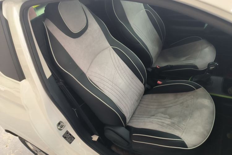 Used Roewe Clever 2021 302 km New Four-Seater Super-Efficient Version Right Front Seat