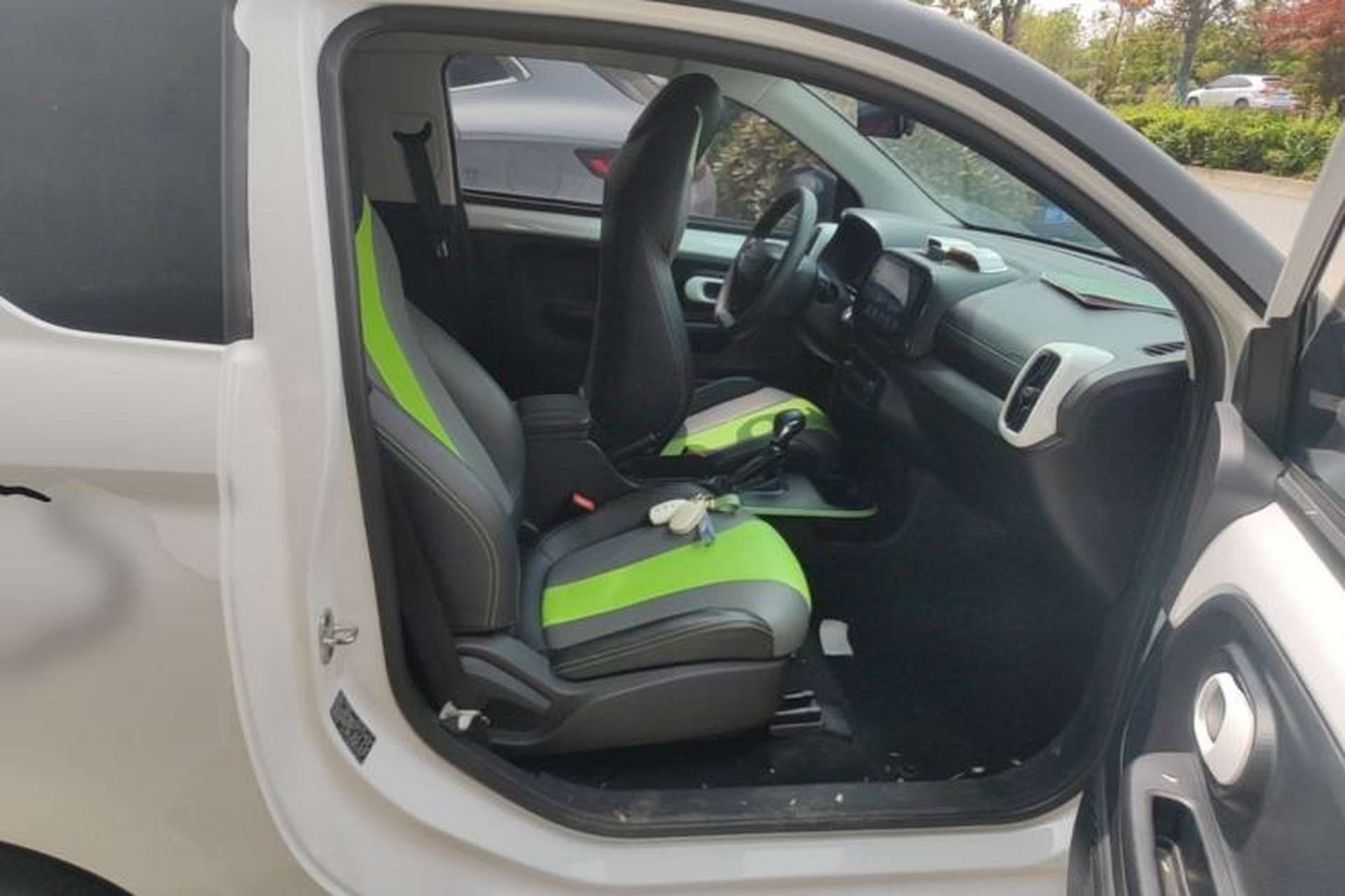 Used Roewe Clever 2021 302 km New Four-Seater Super-Efficient Version Right Front Seat