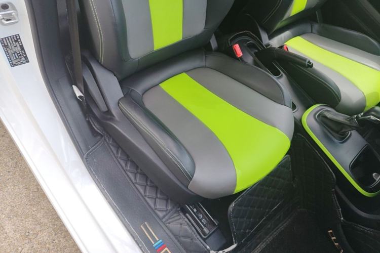 Used Roewe Clever 2021 302 km New Four-Seater Super-Efficient Version Right Front Seat