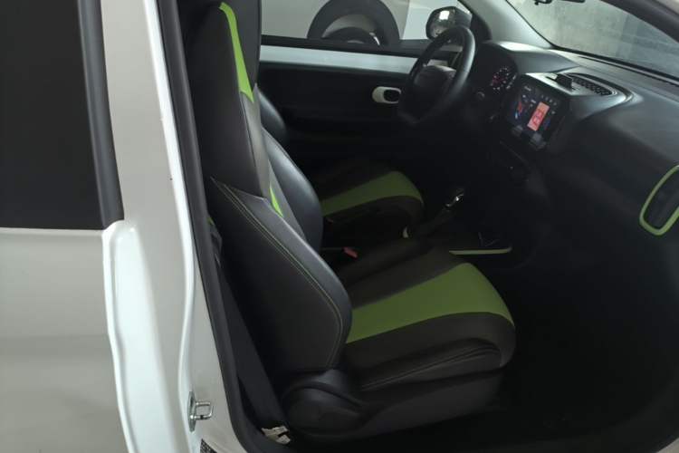 Used Roewe Clever 2021 302 km New Four-Seater Super-Efficient Version Right Front Seat