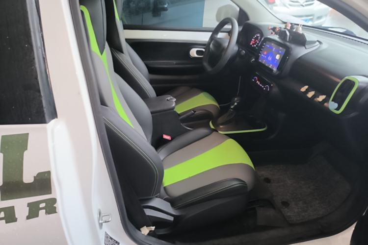 Used Roewe Clever 2021 302 km New Four-Seater Super-Efficient Version Right Front Seat
