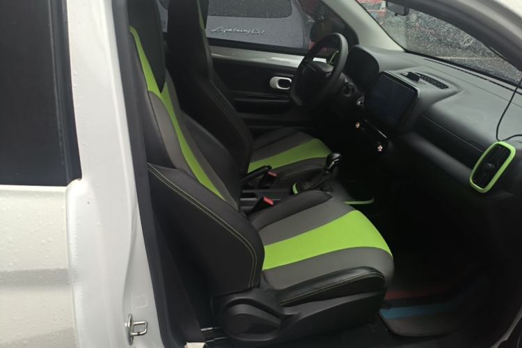 Used Roewe Clever 2021 302 km New Four-Seater Super-Efficient Version Right Front Seat