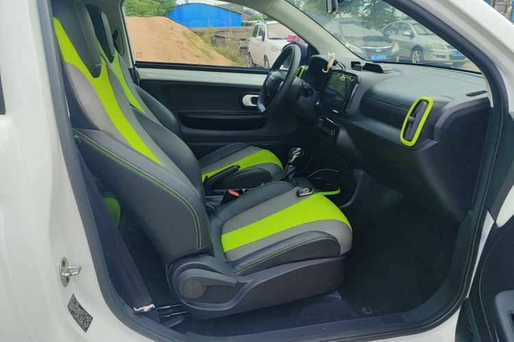 Used Roewe Clever 2021 302 km New Four-Seater Super-Efficient Version Right Front Seat
