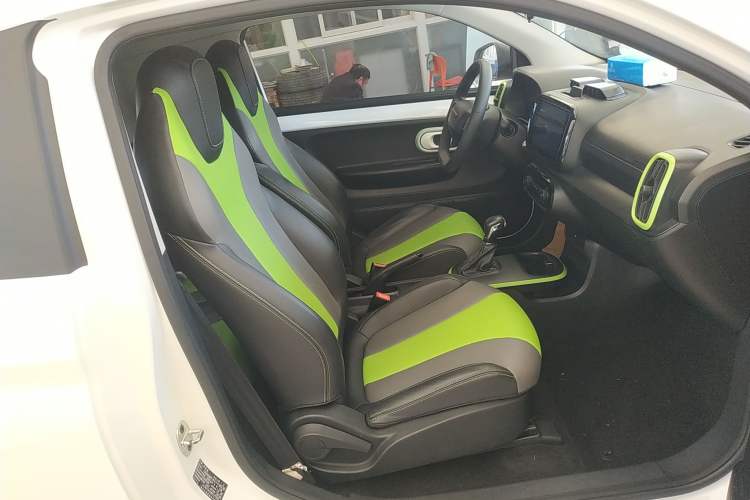 Used Roewe Clever 2021 302 km New Four-Seater Super-Efficient Version Right Front Seat
