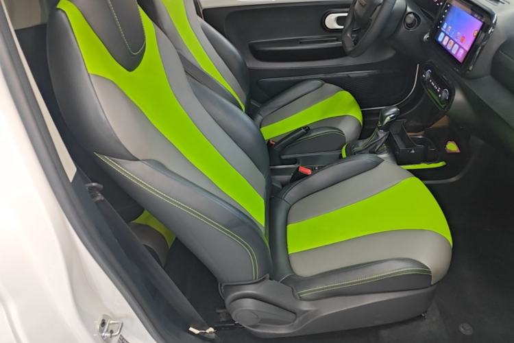 Used Roewe Clever 2021 302 km New Four-Seater Super-Efficient Version Right Front Seat