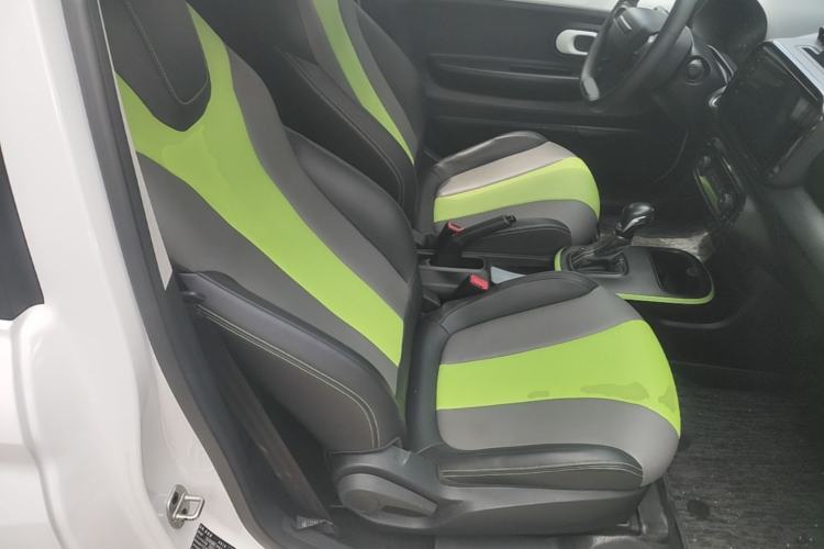Used Roewe Clever 2021 302 km New Four-Seater Super-Efficient Version Right Front Seat