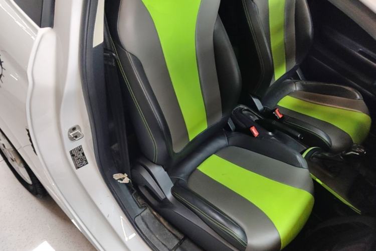 Used Roewe Clever 2021 302 km New Four-Seater Super-Efficient Version Right Front Seat