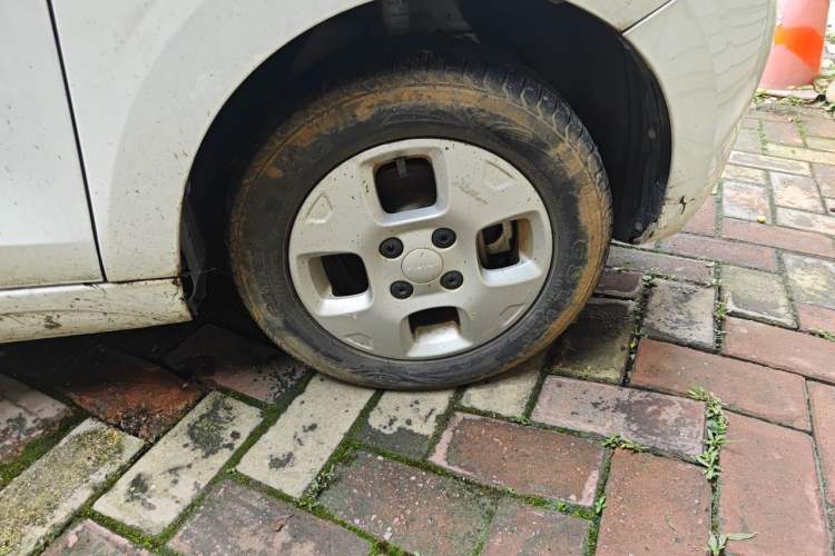 Used Roewe Clever 2021 302km All-Round Version Right Front Wheel Hub