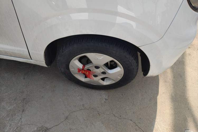 Used Roewe Clever 2021 302 km New Four-Seater Super-Efficient Version Right Front Wheel Hub