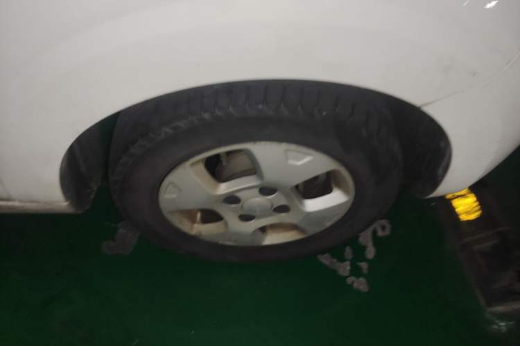 Used Roewe Clever 2021 302 km New Four-Seater Super-Efficient Version Right Front Wheel Hub