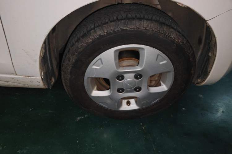 Used Roewe Clever 2021 302 km New Four-Seater Super-Efficient Version Right Front Wheel Hub