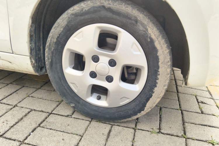 Used Roewe Clever 2021 302 km New Four-Seater Super-Efficient Version Right Front Wheel Hub