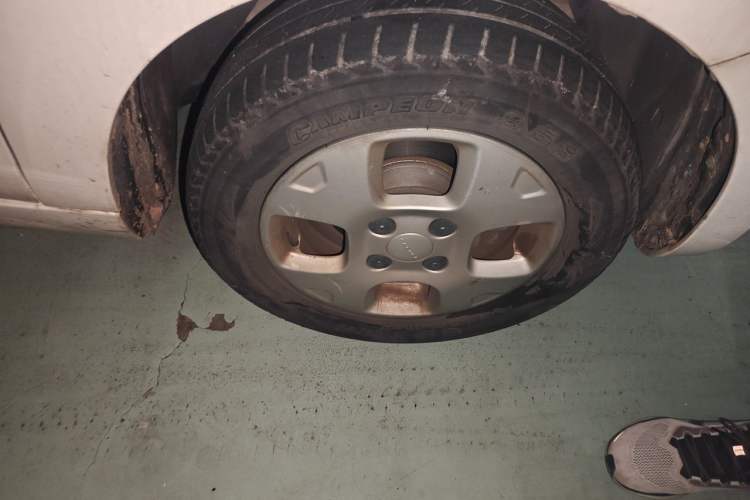 Used Roewe Clever 2021 302 km New Four-Seater Super-Efficient Version Right Front Wheel Hub