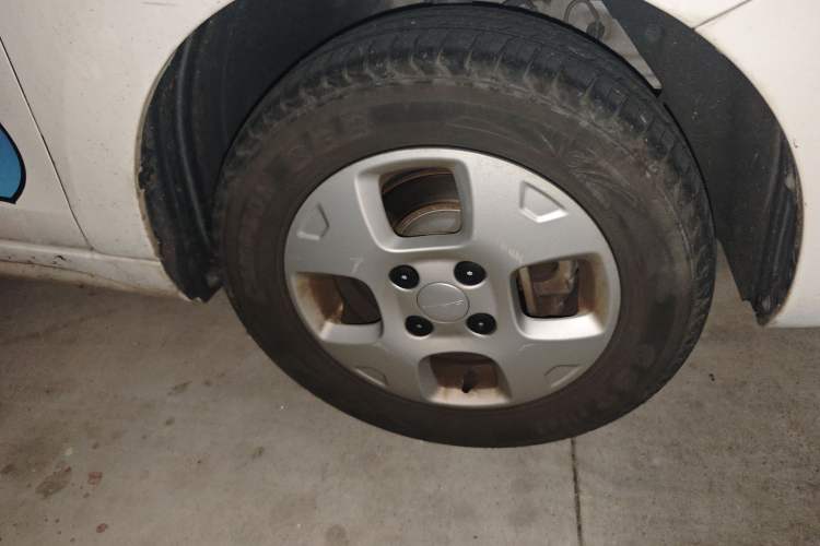 Used Roewe Clever 2021 302 km New Four-Seater Super-Efficient Version Right Front Wheel Hub