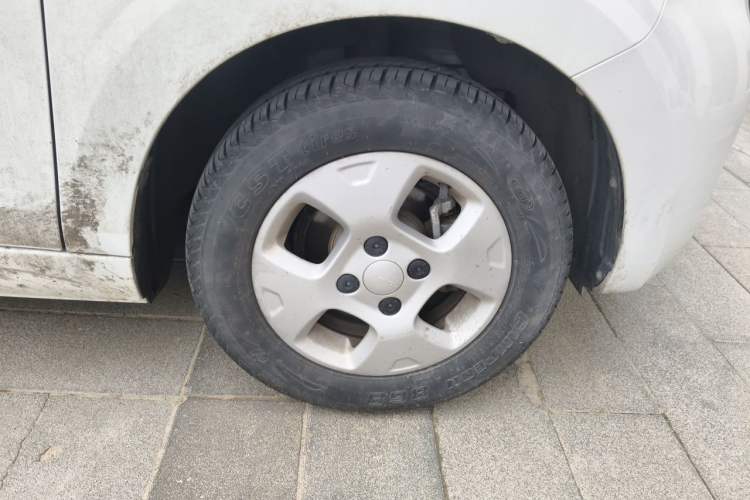 Used Roewe Clever 2021 302 km New Four-Seater Super-Efficient Version Right Front Wheel Hub