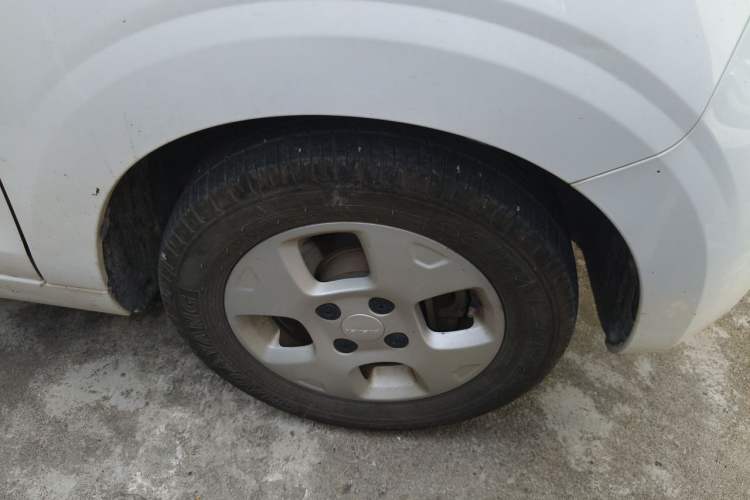 Used Roewe Clever 2021 302 km New Four-Seater Super-Efficient Version Right Front Wheel Hub