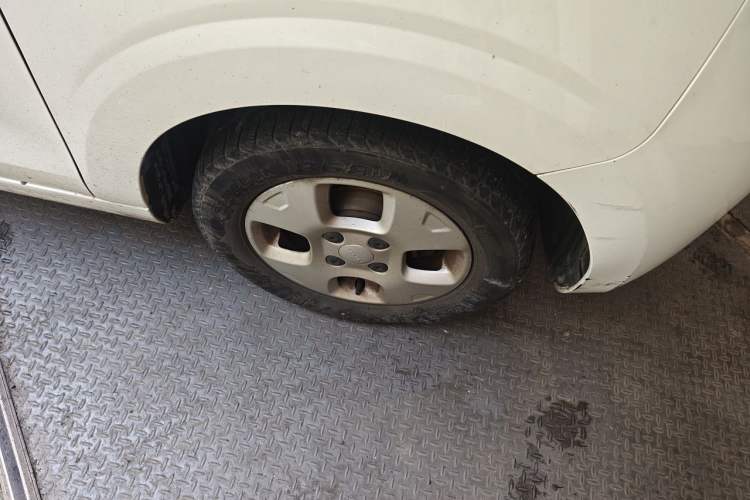 Used Roewe Clever 2021 302 km New Four-Seater Super-Efficient Version Right Front Wheel Hub