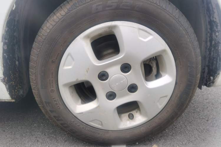 Used Roewe Clever 2021 302 km New Four-Seater Super-Efficient Version Right Front Wheel Hub