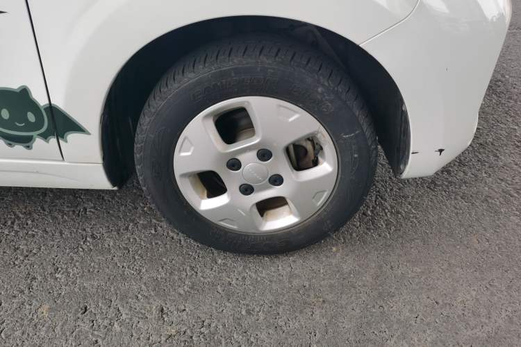 Used Roewe Clever 2021 302 km New Four-Seater Super-Efficient Version Right Front Wheel Hub