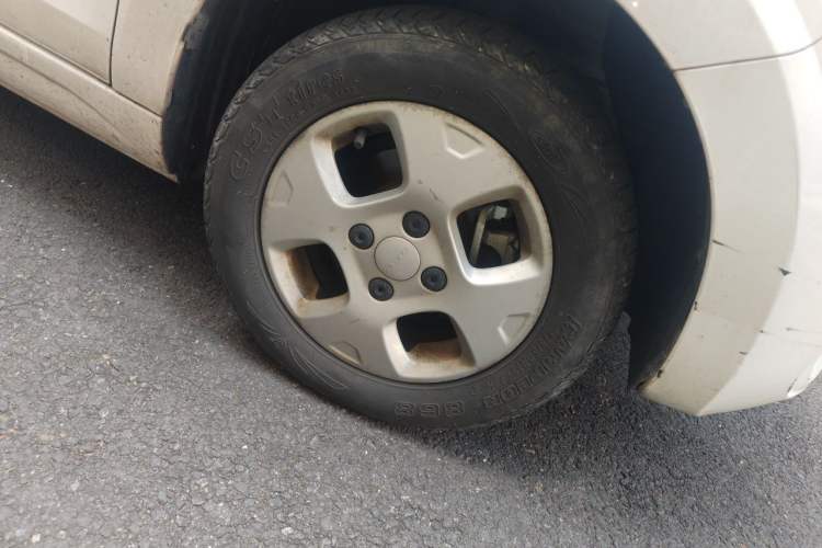 Used Roewe Clever 2021 302 km New Four-Seater Super-Efficient Version Right Front Wheel Hub