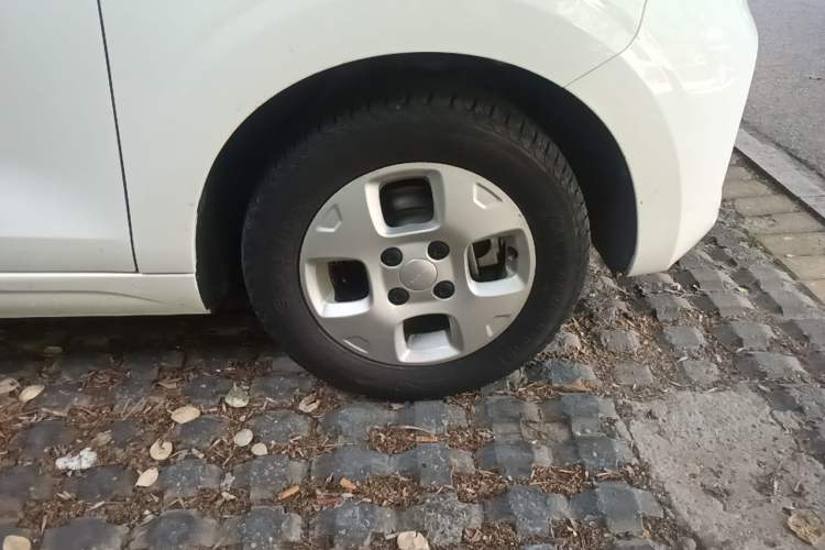 Used Roewe Clever 2021 302 km New Four-Seater Super-Efficient Version Right Front Wheel Hub