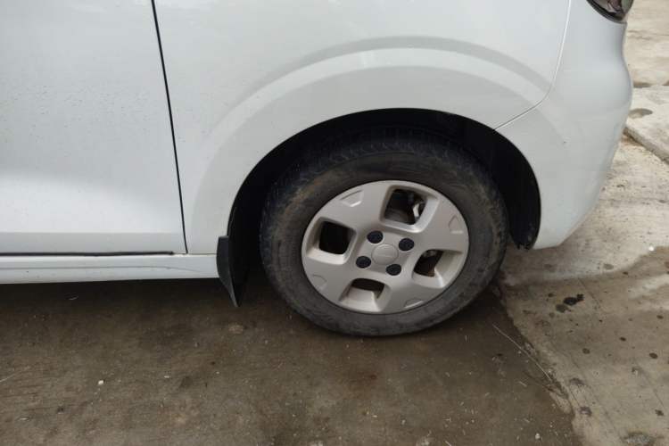 Used Roewe Clever 2021 302 km New Four-Seater Super-Efficient Version Right Front Wheel Hub