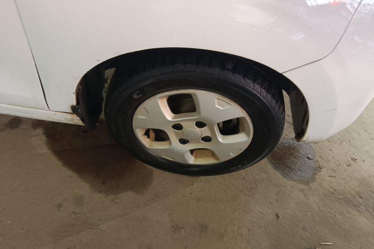 Used Roewe Clever 2021 302 km New Four-Seater Super-Efficient Version Right Front Wheel Hub