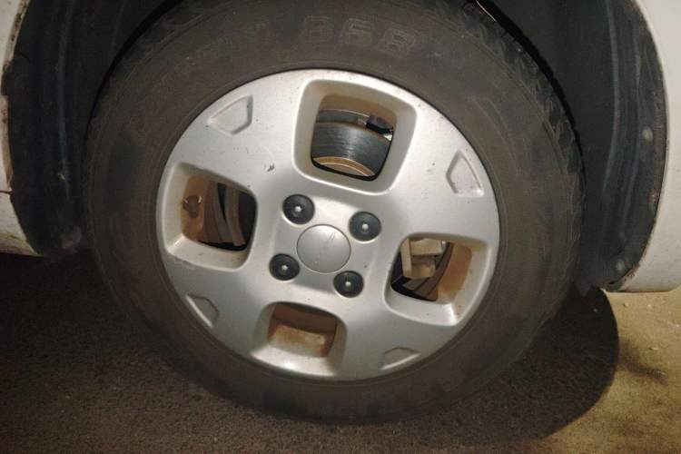 Used Roewe Clever 2021 302 km New Four-Seater Super-Efficient Version Right Front Wheel Hub