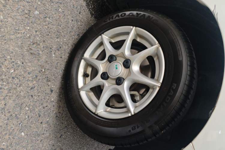 Used Roewe Clever 2021 302 km New Four-Seater Super-Efficient Version Right Front Wheel Hub