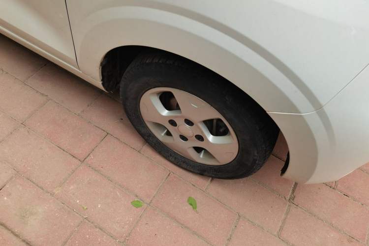 Used Roewe Clever 2021 302km All-Round Version Right Front Wheel Hub