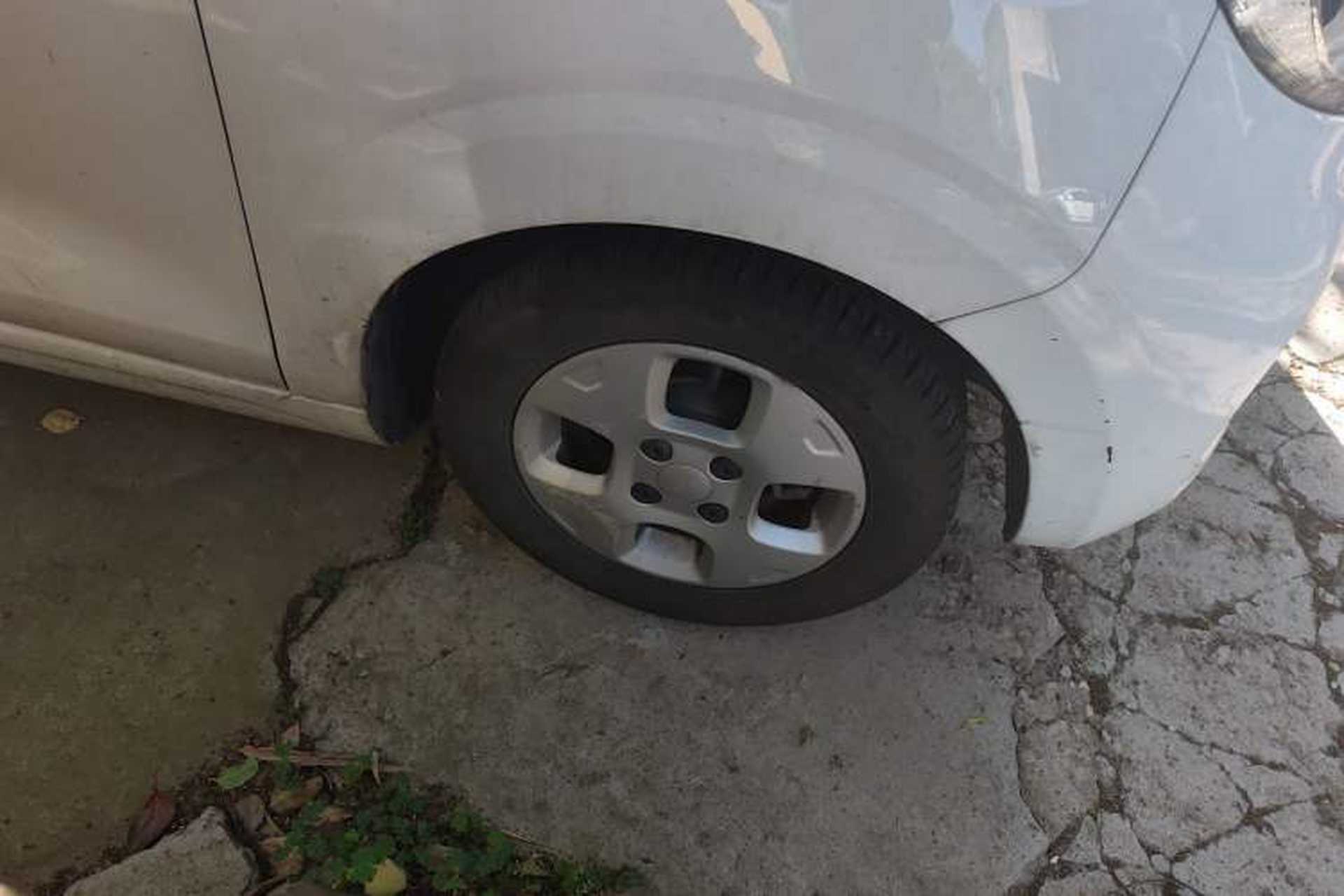 Used Roewe Clever 2021 302 km New Four-Seater Super-Efficient Version Right Front Wheel Hub