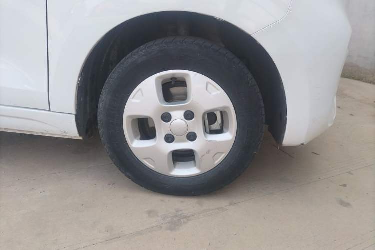 Used Roewe Clever 2021 302 km New Four-Seater Super-Efficient Version Right Front Wheel Hub