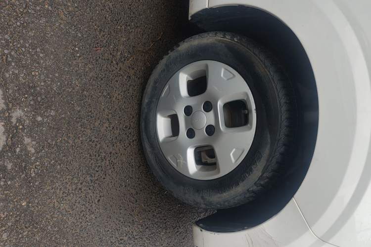 Used Roewe Clever 2021 302km All-Round Version Right Front Wheel Hub