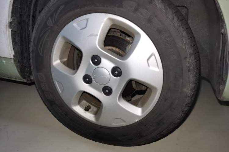 Used Roewe Clever 2021 302 km New Four-Seater Super-Efficient Version Right Front Wheel Hub