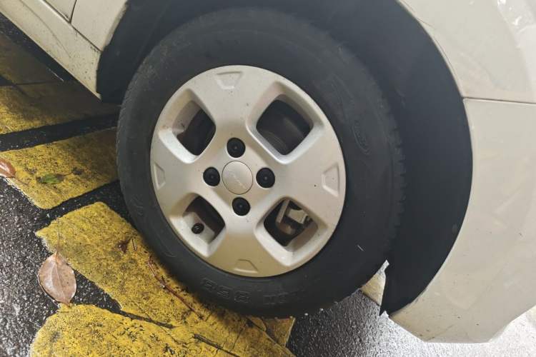 Used Roewe Clever 2021 302 km New Four-Seater Super-Efficient Version Right Front Wheel Hub