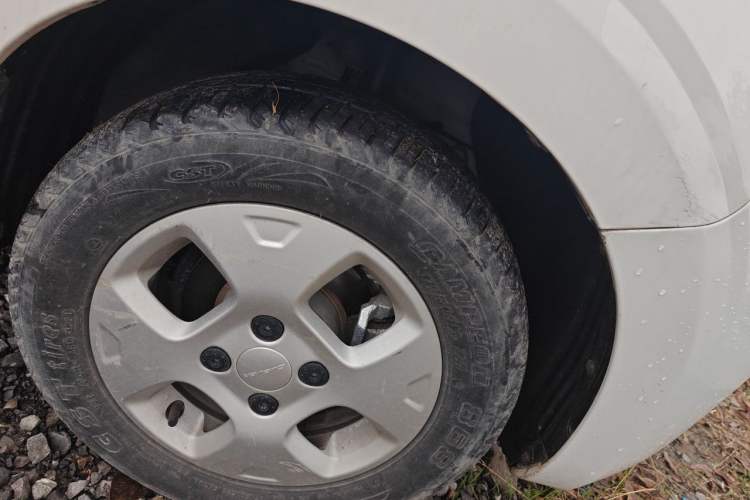 Used Roewe Clever 2021 302 km New Four-Seater Super-Efficient Version Right Front Wheel Hub