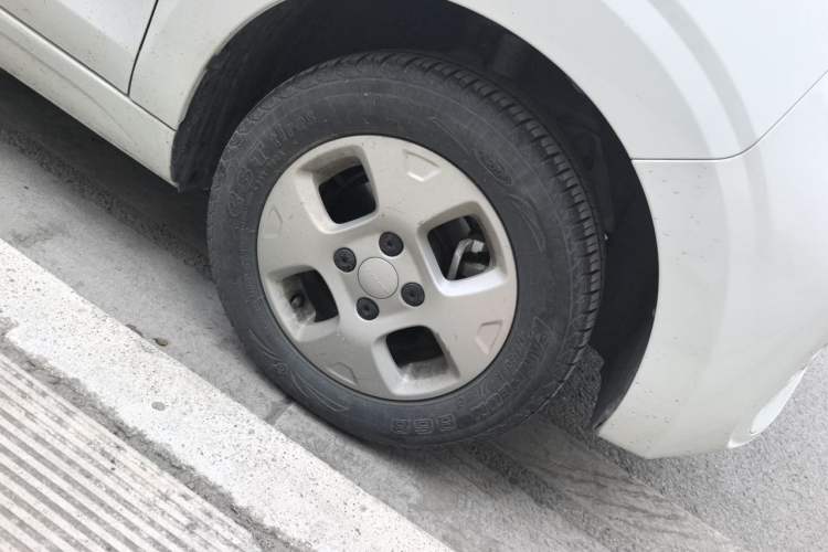Used Roewe Clever 2021 302km All-Round Version Right Front Wheel Hub