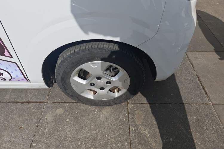 Used Roewe Clever 2021 302 km New Four-Seater Super-Efficient Version Right Front Wheel Hub