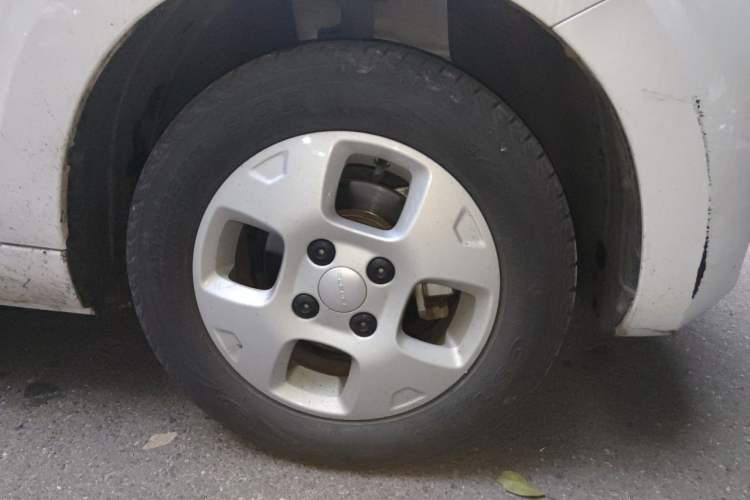 Used Roewe Clever 2021 302 km New Four-Seater Super-Efficient Version Right Front Wheel Hub