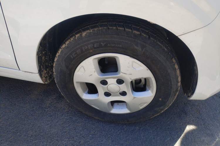 Used Roewe Clever 2021 302 km New Four-Seater Super-Efficient Version Right Front Wheel Hub