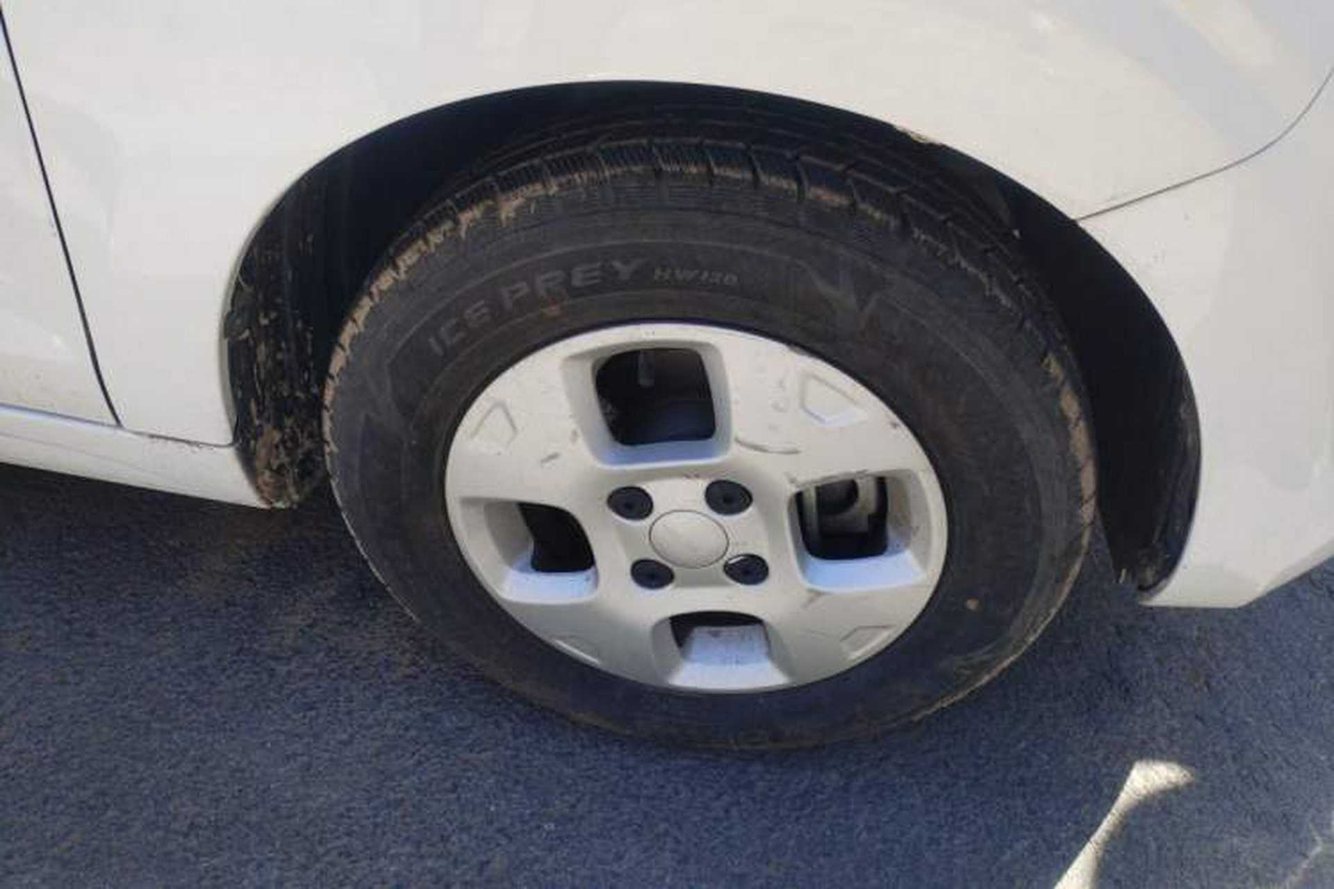Used Roewe Clever 2021 302 km New Four-Seater Super-Efficient Version Right Front Wheel Hub