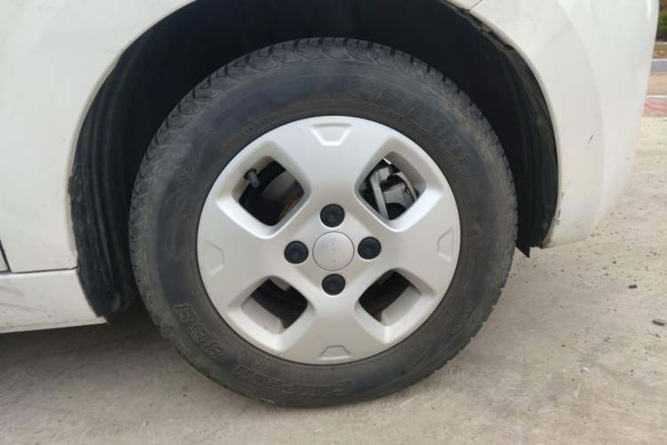 Used Roewe Clever 2021 302 km New Four-Seater Super-Efficient Version Right Front Wheel Hub