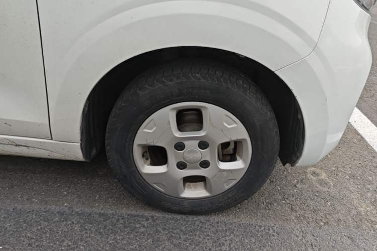 Used Roewe Clever 2021 302 km New Four-Seater Super-Efficient Version Right Front Wheel Hub