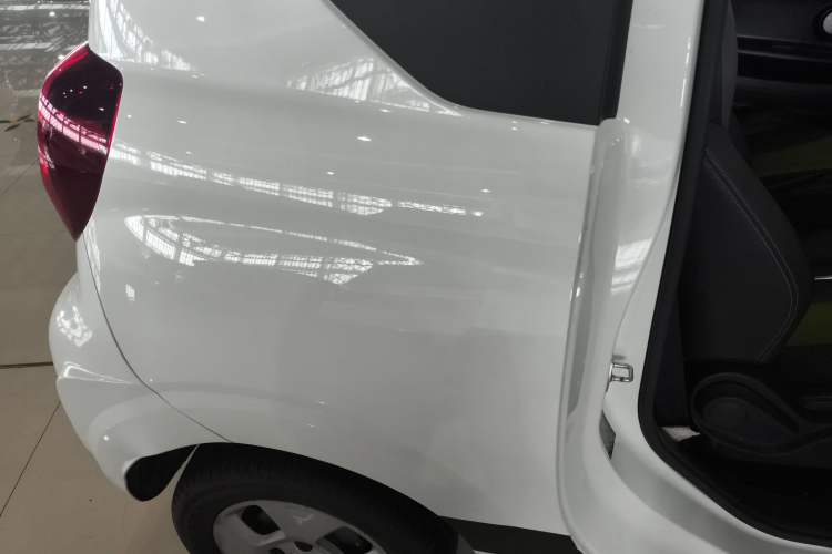 Used Roewe Clever 2021 302 km New Four-Seater Super-Efficient Version Right Rear Door Interior