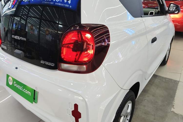 Used Roewe Clever 2021 302 km New Four-Seater Super-Efficient Version Right Rear Taillight