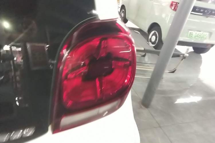 Used Roewe Clever 2021 302 km New Four-Seater Super-Efficient Version Right Rear Taillight