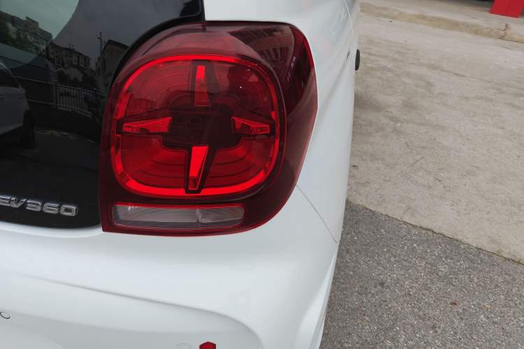 Used Roewe Clever 2021 302km Excellence Edition Right Rear Taillight