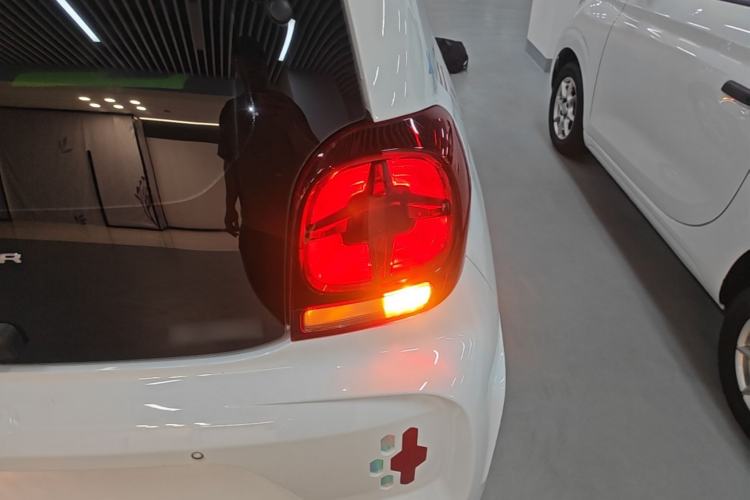 Used Roewe Clever 2021 302 km New Four-Seater Super-Efficient Version Right Rear Taillight